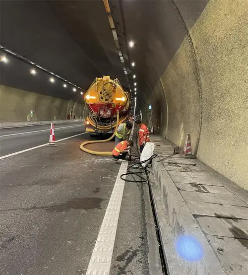 肇源隧道排水渠清淤